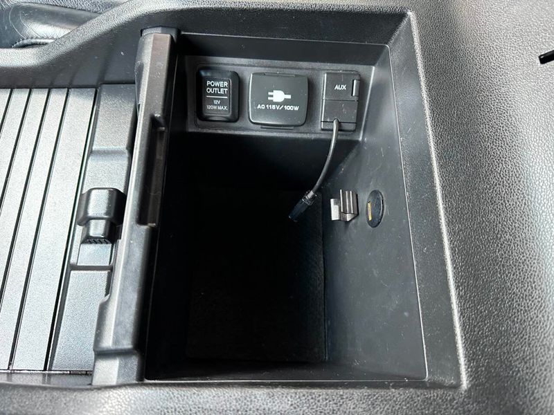 2011 Honda Pilot 4WD 4dr Touring w/RES & Navi - 22884310 - 52