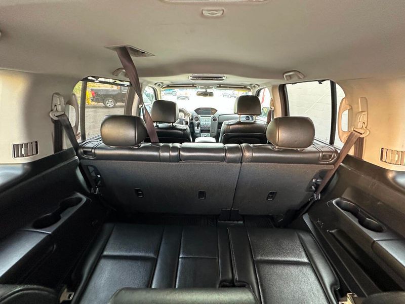 2011 Honda Pilot 4WD 4dr Touring w/RES & Navi - 22884310 - 8