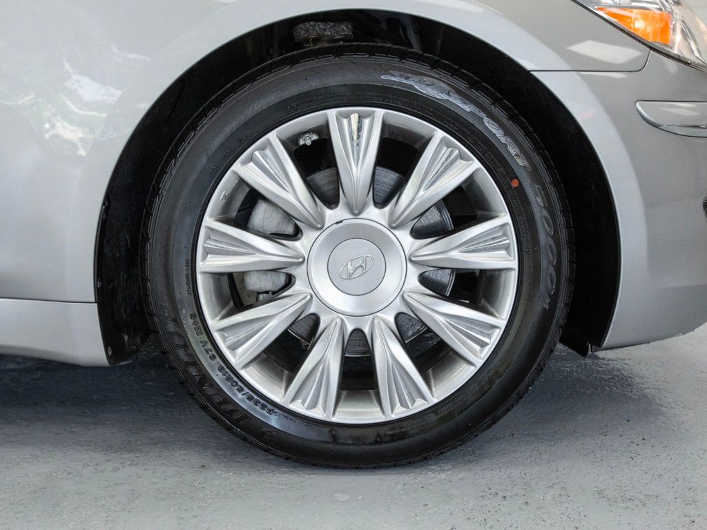 2011 Hyundai Genesis photo 10