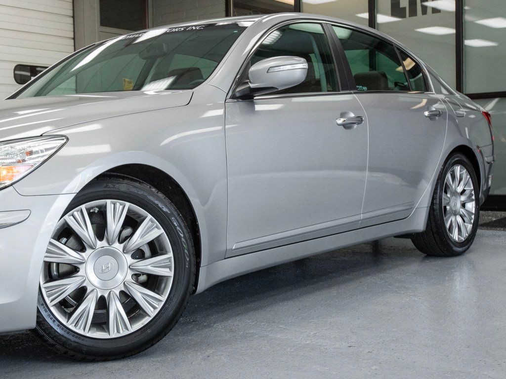 2011 Hyundai Genesis photo 12