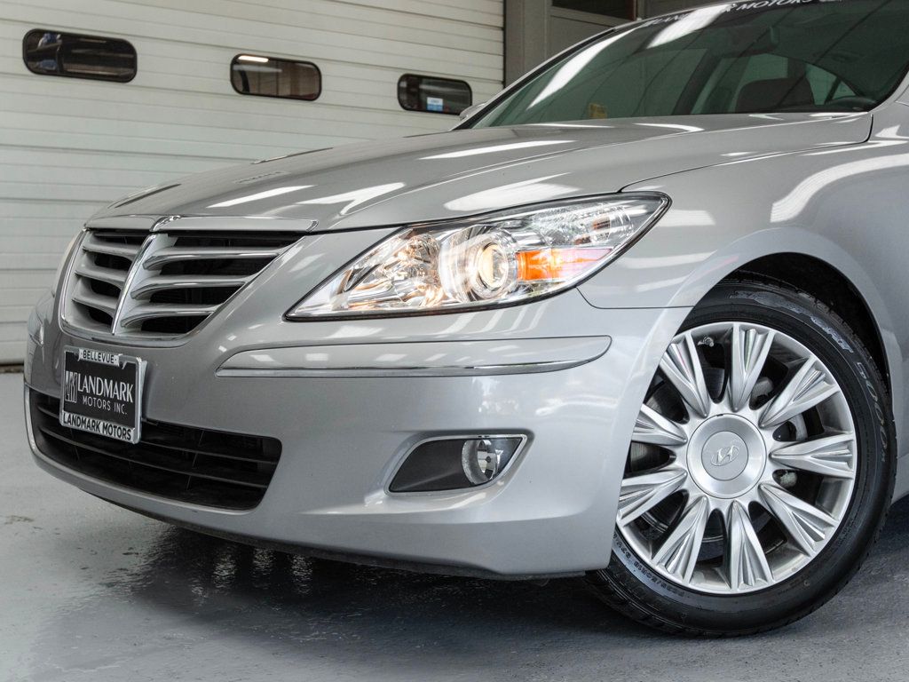 2011 Hyundai Genesis photo 13