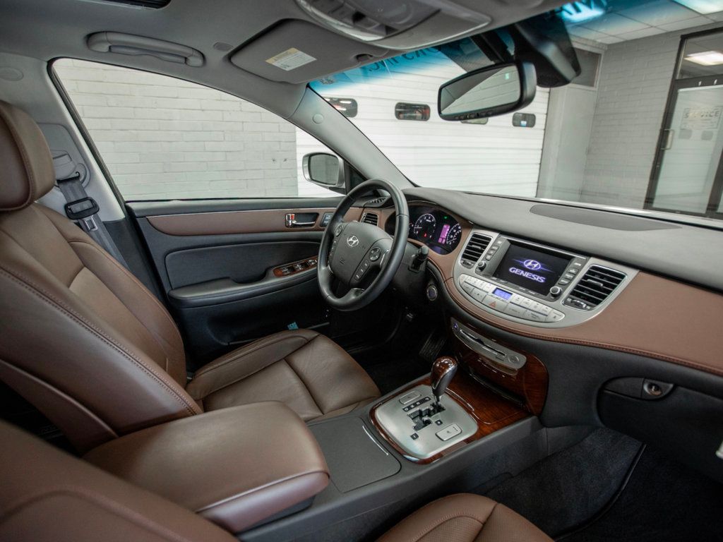 2011 Hyundai Genesis photo 14