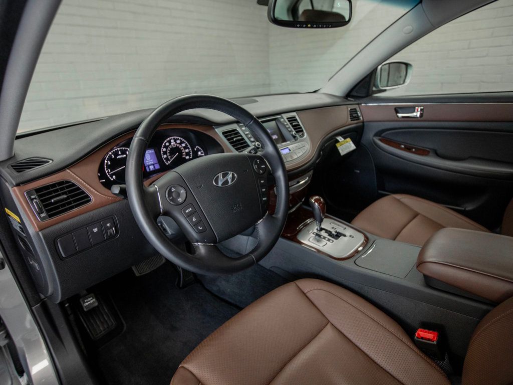 2011 Hyundai Genesis photo 16