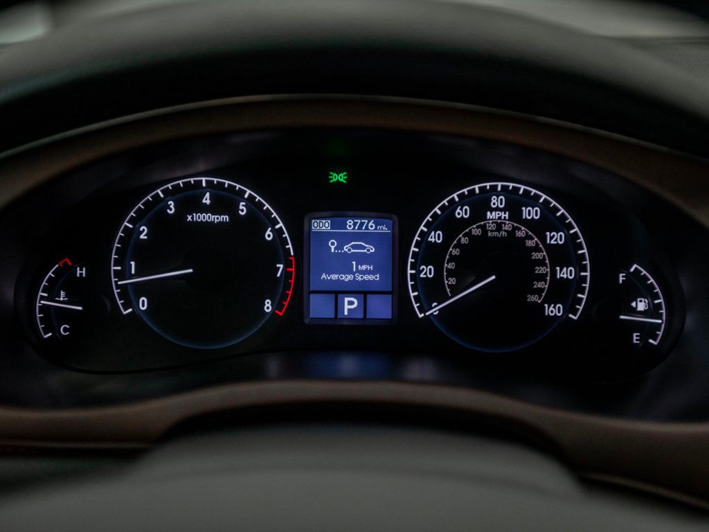 2011 Hyundai Genesis photo 17