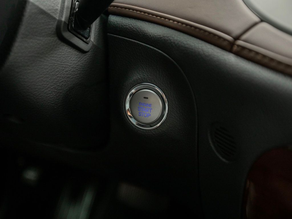 2011 Hyundai Genesis photo 18