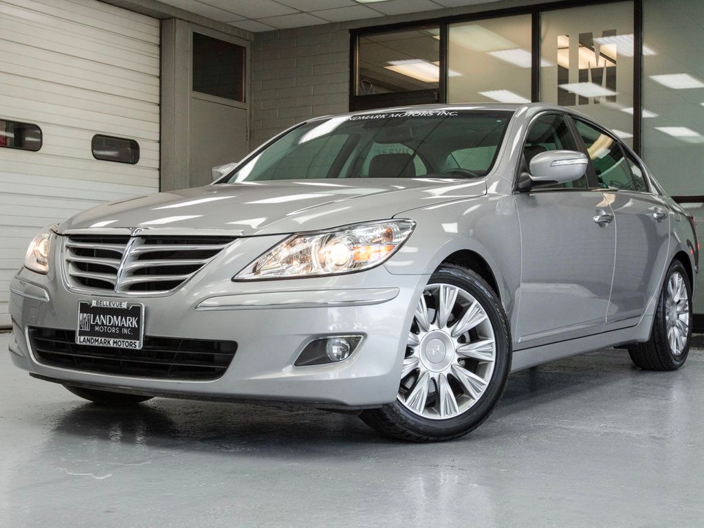 2011 Hyundai Genesis photo 2