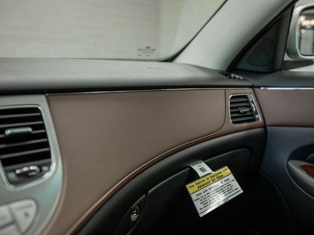 2011 Hyundai Genesis photo 20