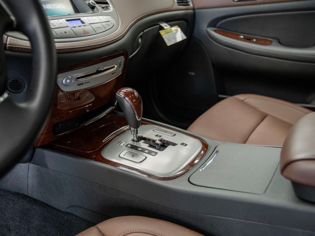 2011 Hyundai Genesis photo 22