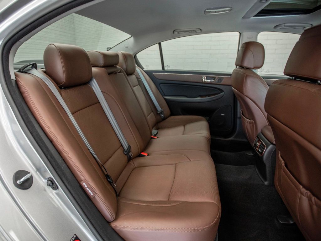 2011 Hyundai Genesis photo 24