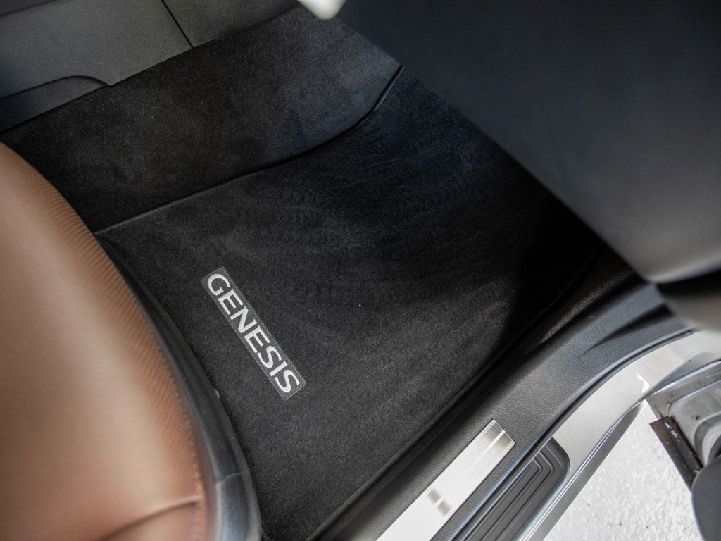 2011 Hyundai Genesis photo 27
