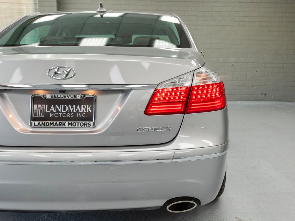 2011 Hyundai Genesis photo 29
