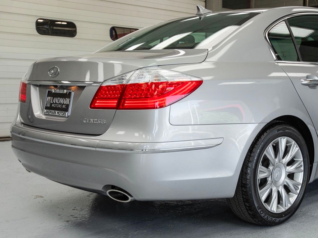 2011 Hyundai Genesis photo 31