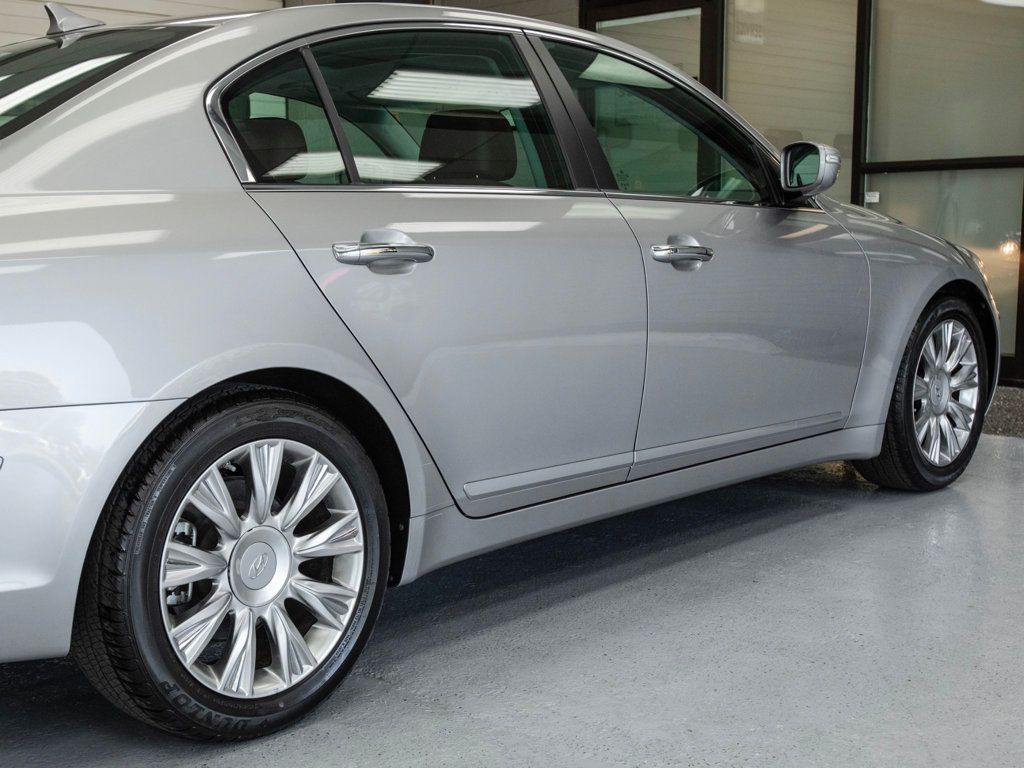 2011 Hyundai Genesis photo 32