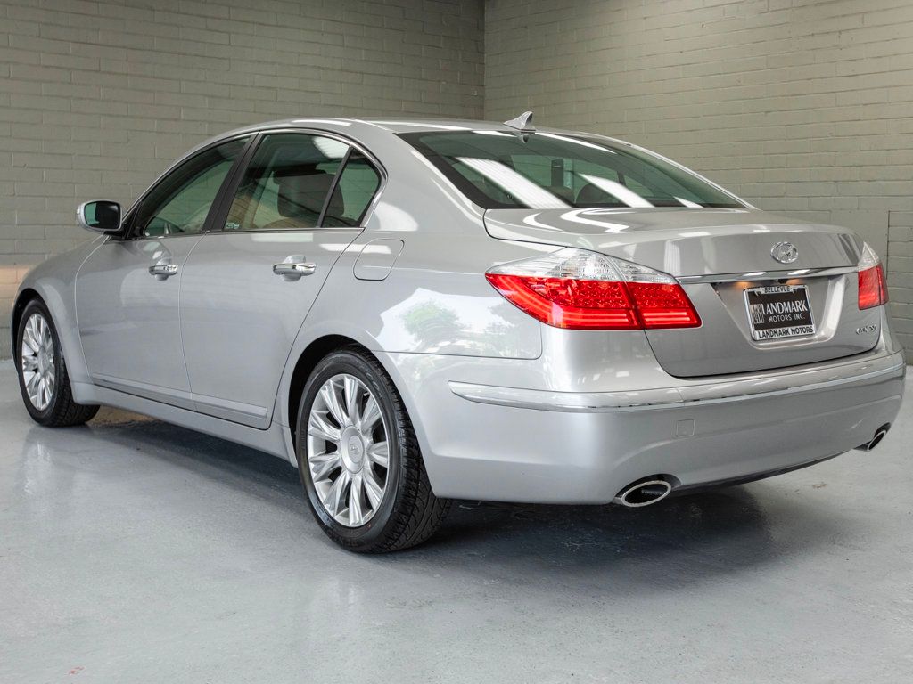 2011 Hyundai Genesis photo 33