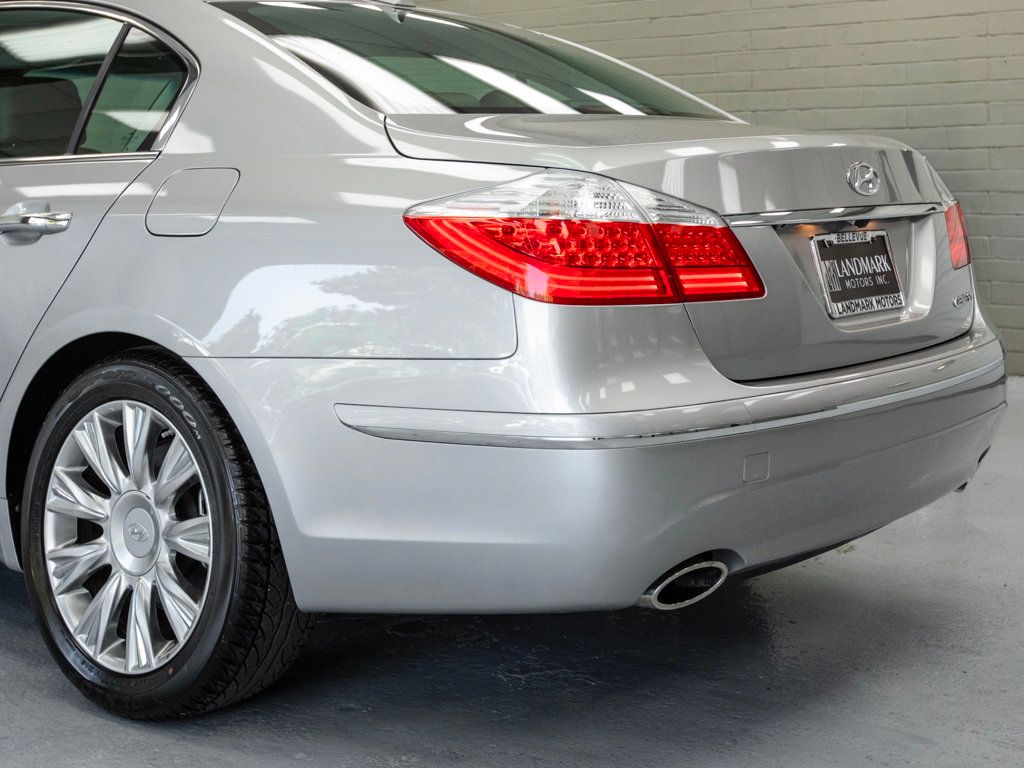 2011 Hyundai Genesis photo 34