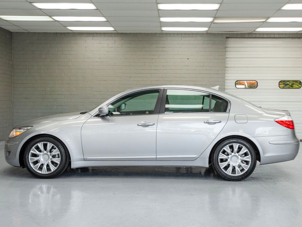 2011 Hyundai Genesis photo 4