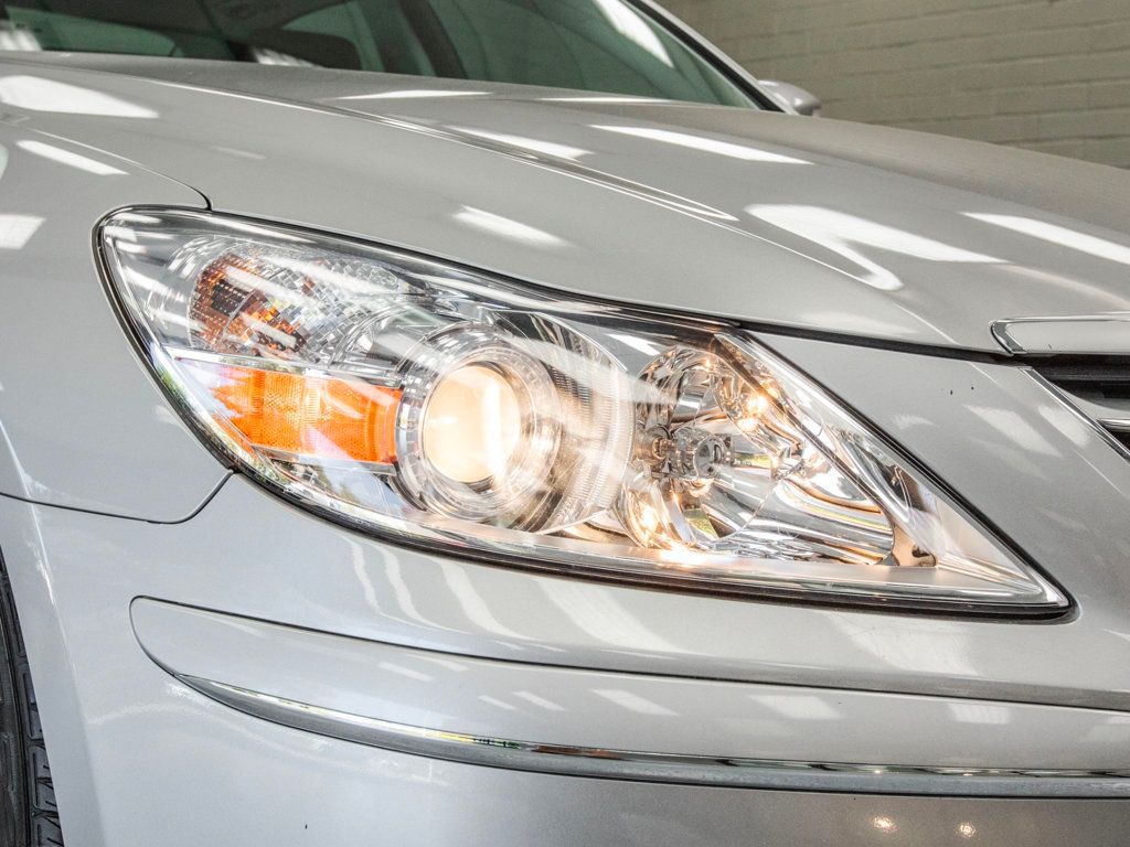 2011 Hyundai Genesis photo 9