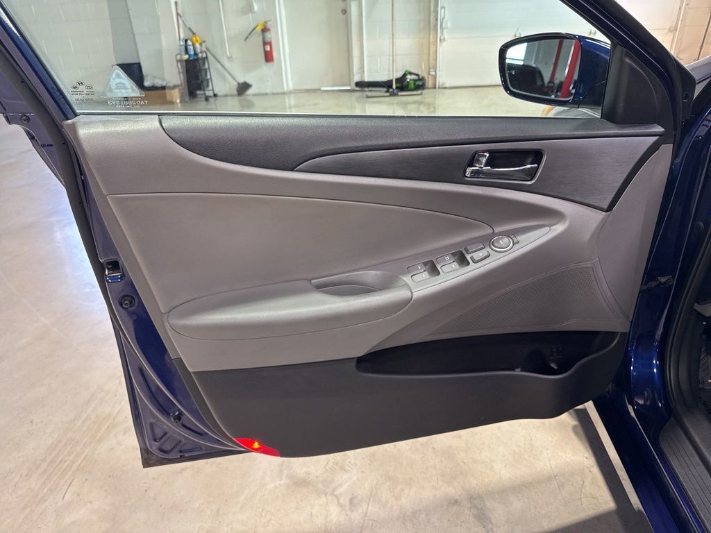 2011 Hyundai Sonata 4dr Sedan 2.4L Automatic SE - 23025576 - 18
