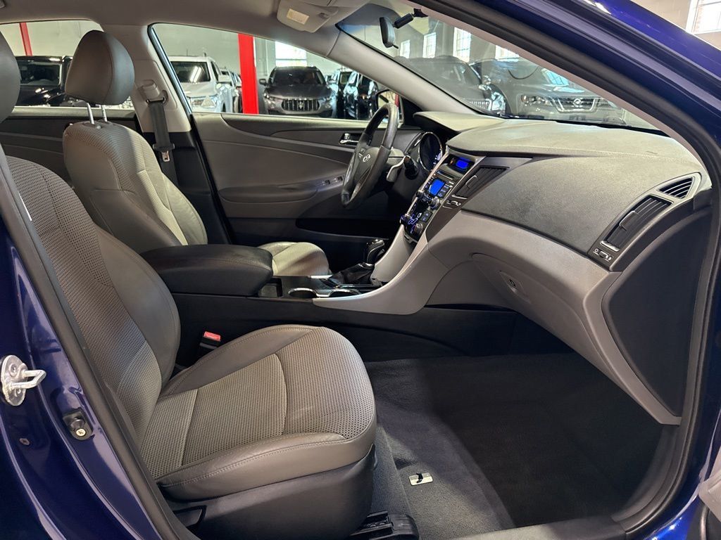 2011 Hyundai Sonata 4dr Sedan 2.4L Automatic SE - 23025576 - 29