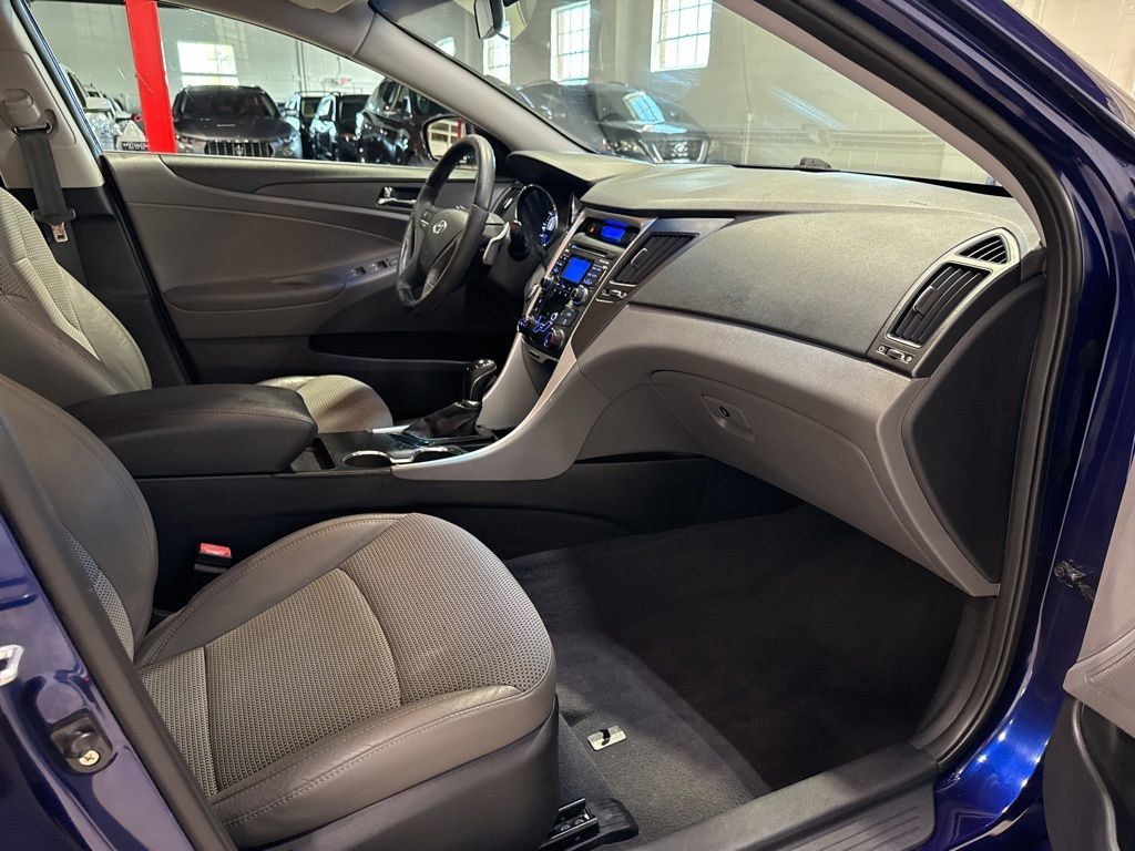 2011 Hyundai Sonata 4dr Sedan 2.4L Automatic SE - 23025576 - 30