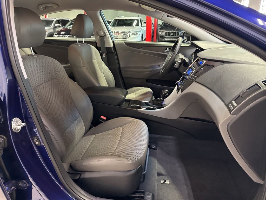 2011 Hyundai Sonata 4dr Sedan 2.4L Automatic SE - 23025576 - 31