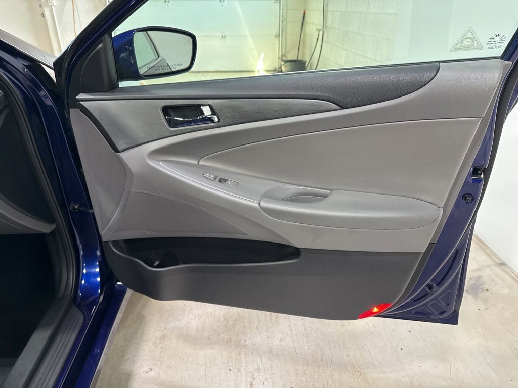 2011 Hyundai Sonata 4dr Sedan 2.4L Automatic SE - 23025576 - 32