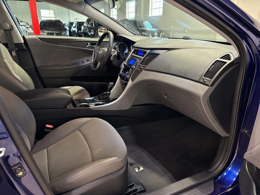 2011 Hyundai Sonata 4dr Sedan 2.4L Automatic SE - 23087830 - 30