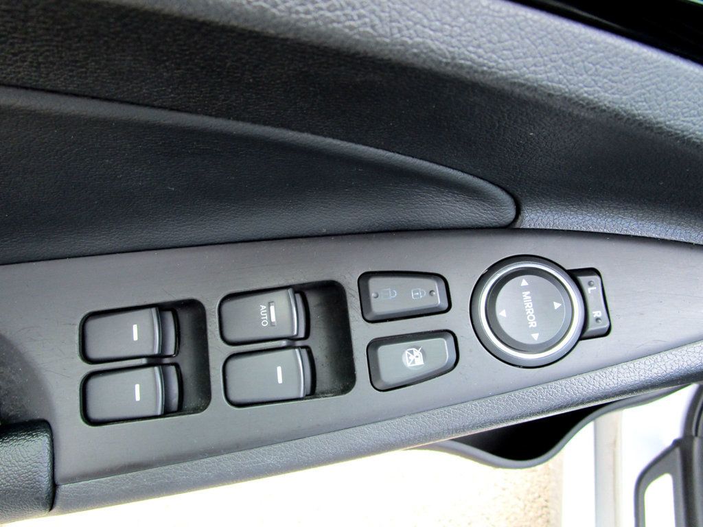 2011 Hyundai Sonata Limited  - 22909292 - 23