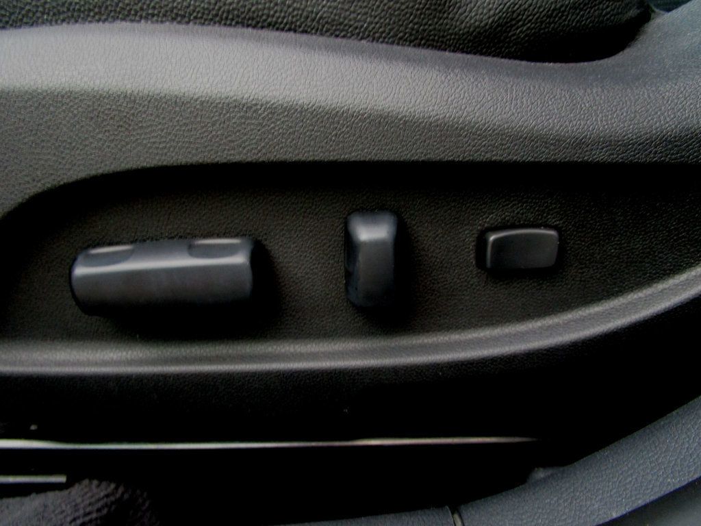 2011 Hyundai Sonata Limited  - 22909292 - 25