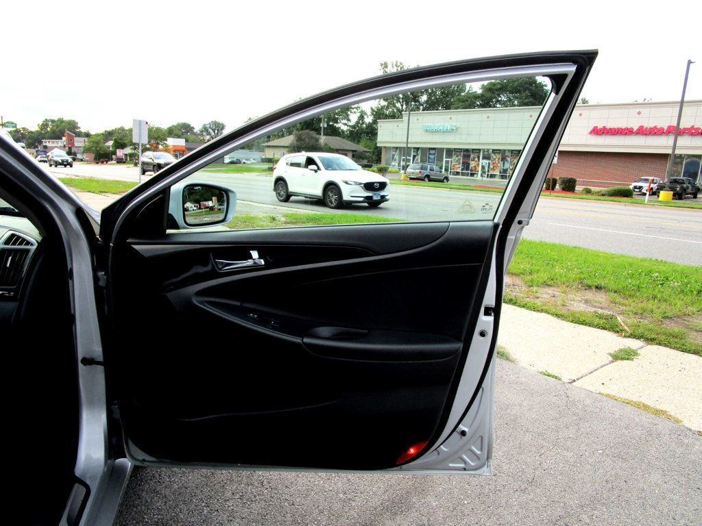 2011 Hyundai Sonata Limited  - 22909292 - 29