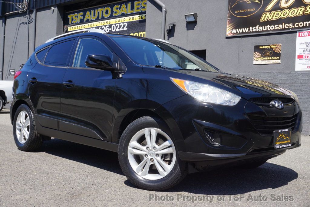 2011 Hyundai Tucson AWD 4dr Automatic GLS CLEAN CARFAX EXTREMELY LOW MILES  - 23011532 | Video 1