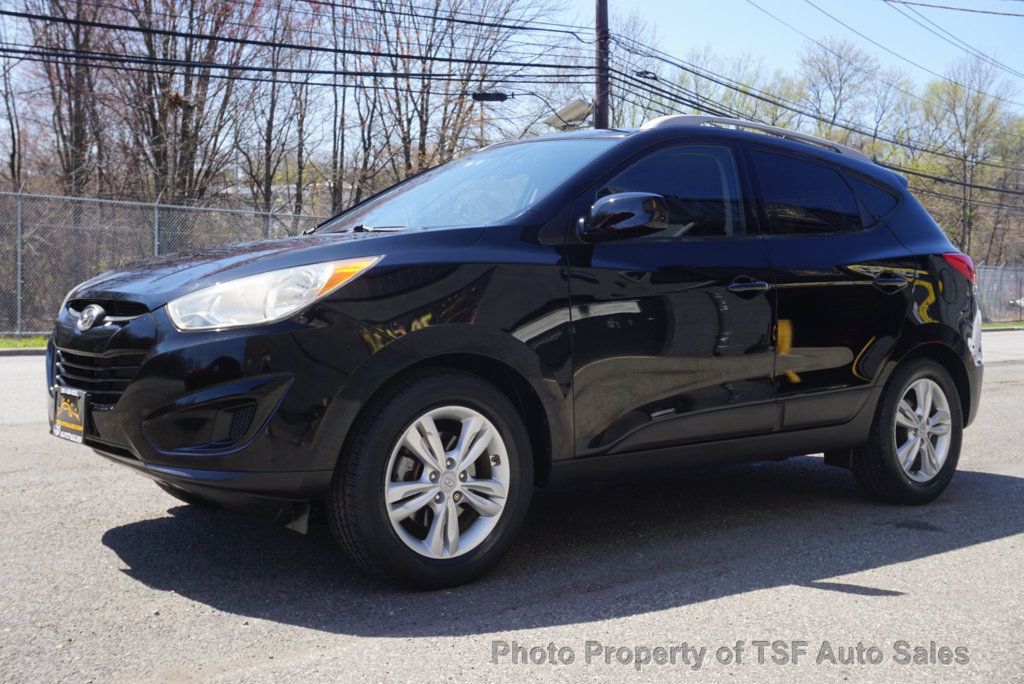 2011 Hyundai Tucson AWD 4dr Automatic GLS CLEAN CARFAX EXTREMELY LOW MILES  - 23011532 - 2
