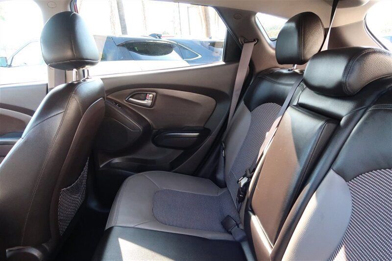 2011 Hyundai Tucson GLS - 22989527 - 11