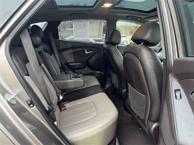 2011 Hyundai Tucson Limited - 22976647 - 18