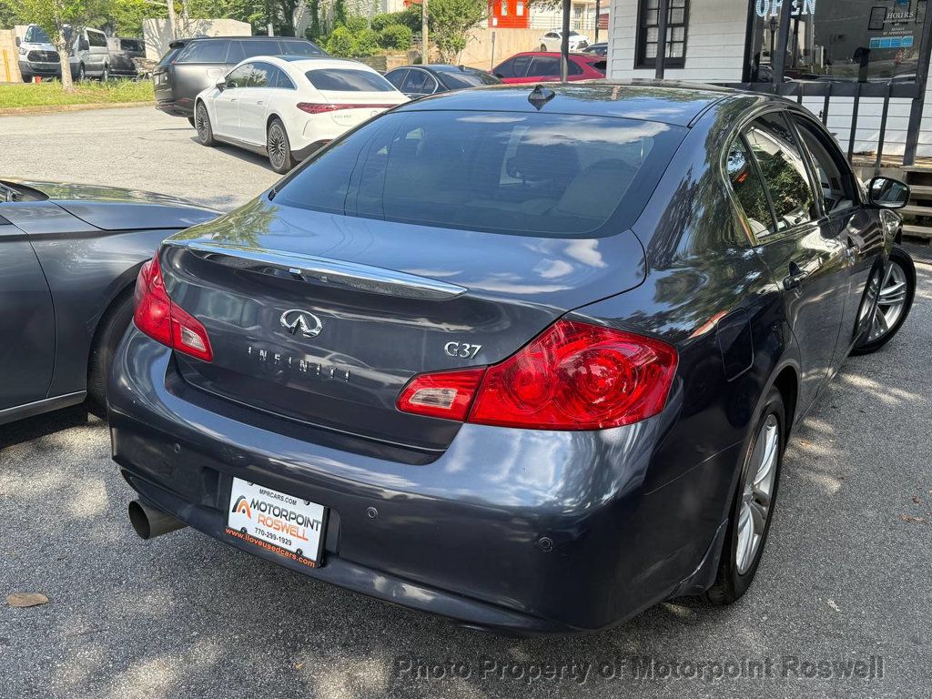 2011 Infiniti G37 Journey photo 2