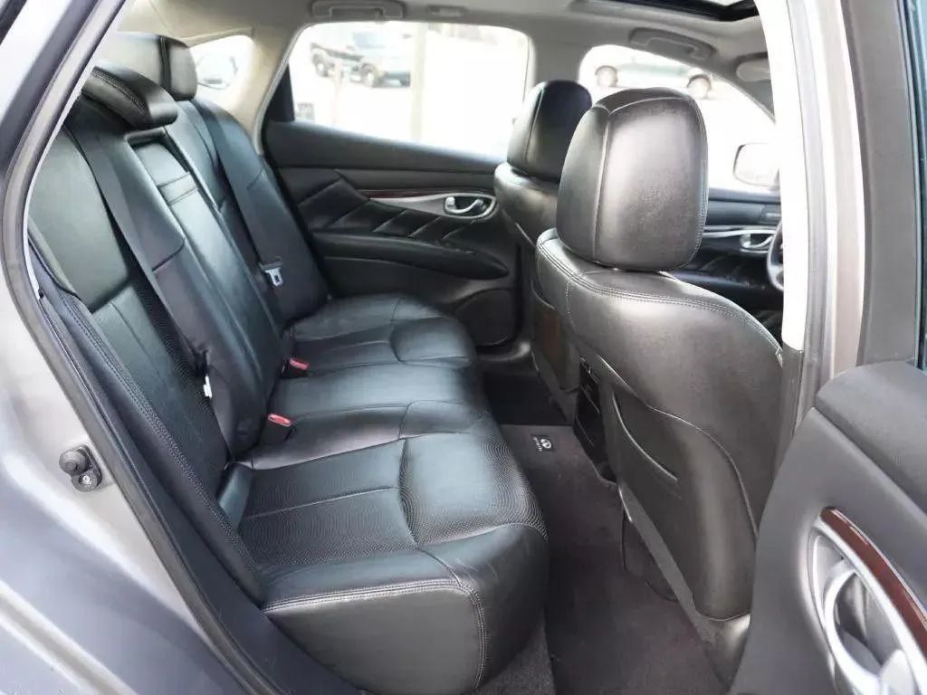 2011 INFINITI M37 4dr Sedan RWD - 23041527 - 33