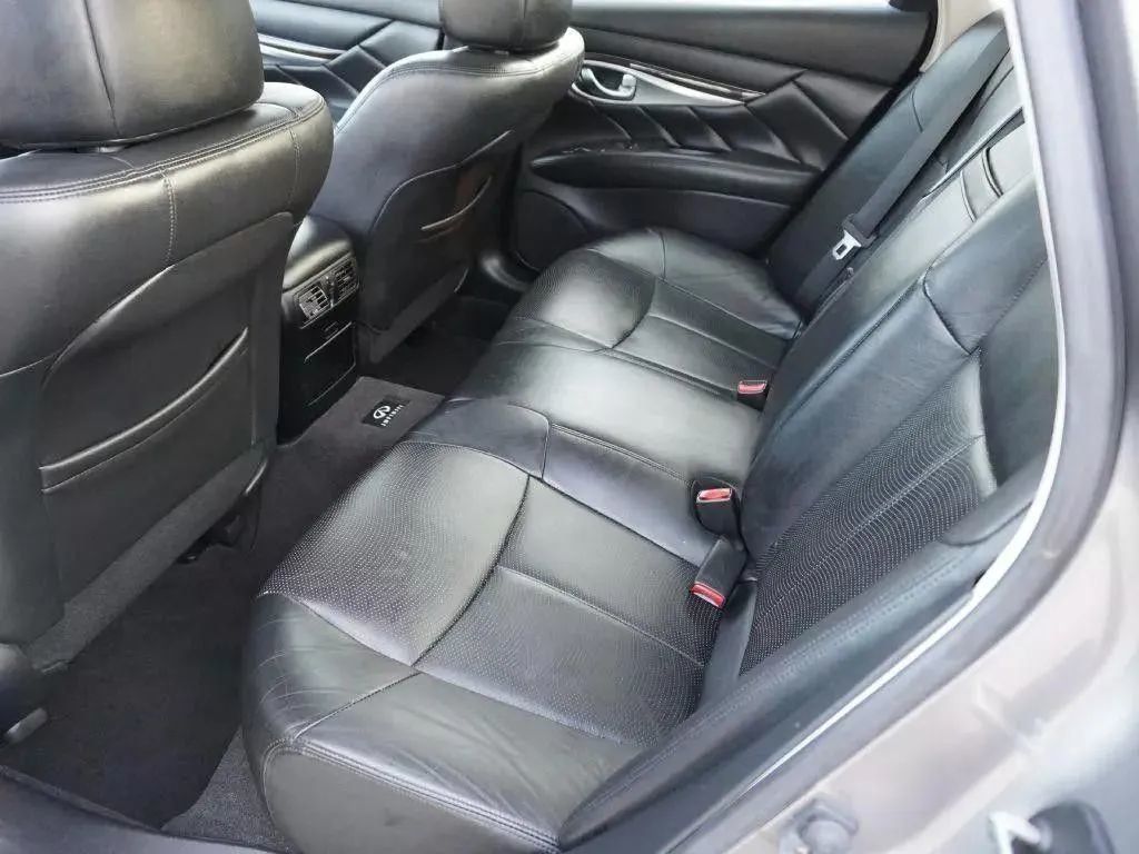 2011 INFINITI M37 4dr Sedan RWD - 23041527 - 35