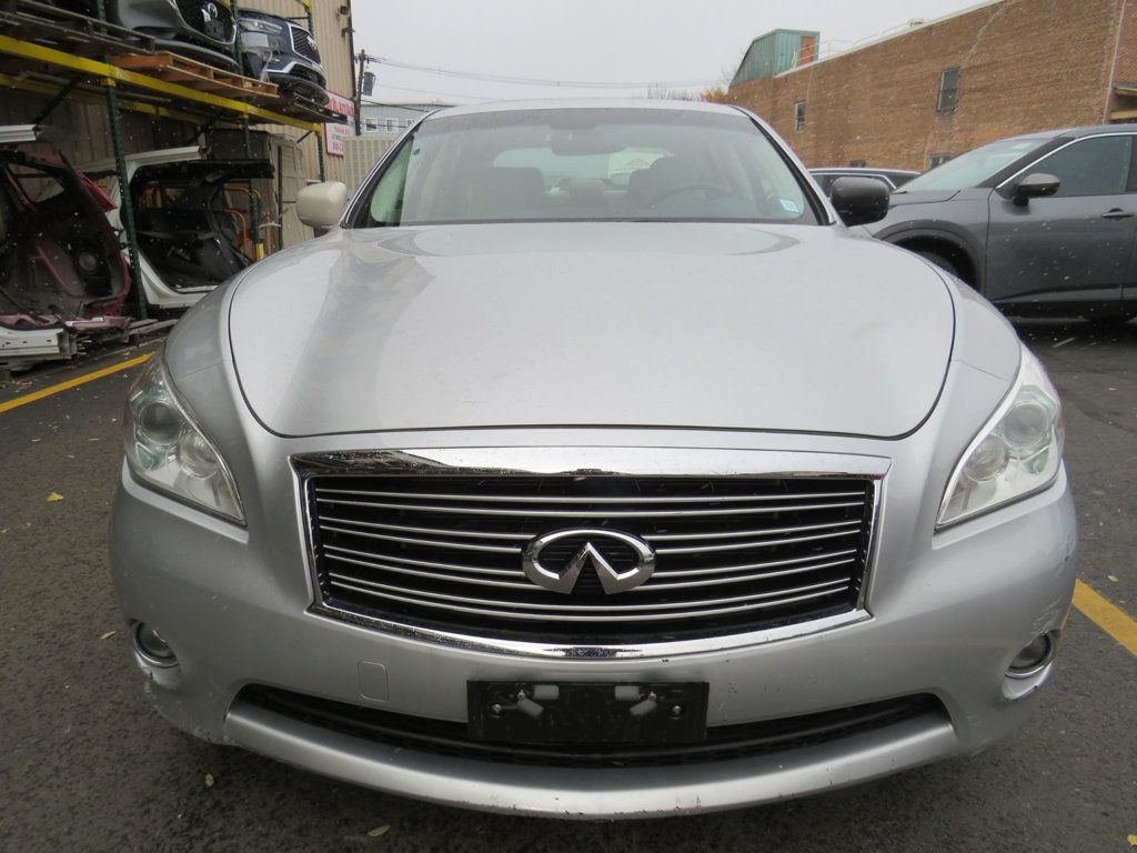 2011 Infiniti M56 photo 2