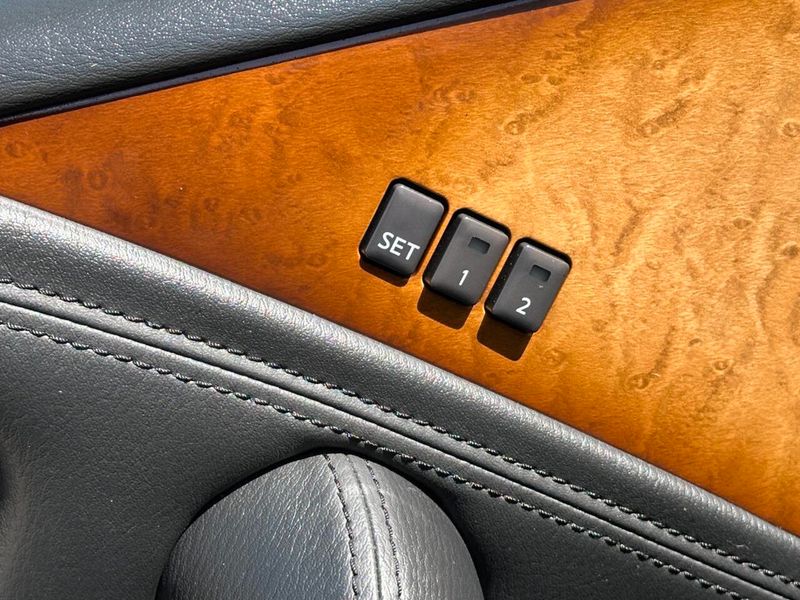 2011 INFINITI QX56 4WD 4dr 8-passenger - 22873757 - 15