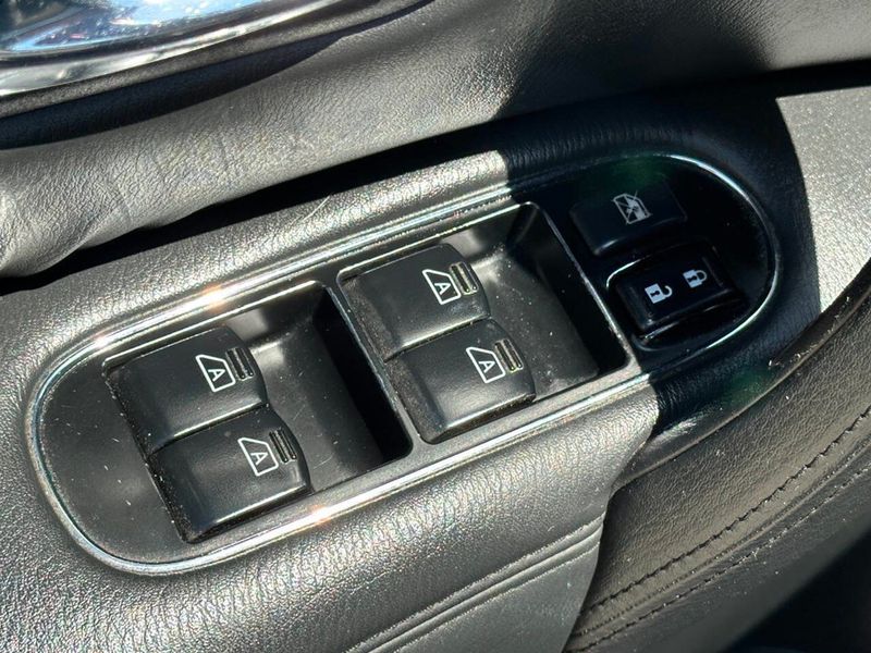 2011 INFINITI QX56 4WD 4dr 8-passenger - 22873757 - 16