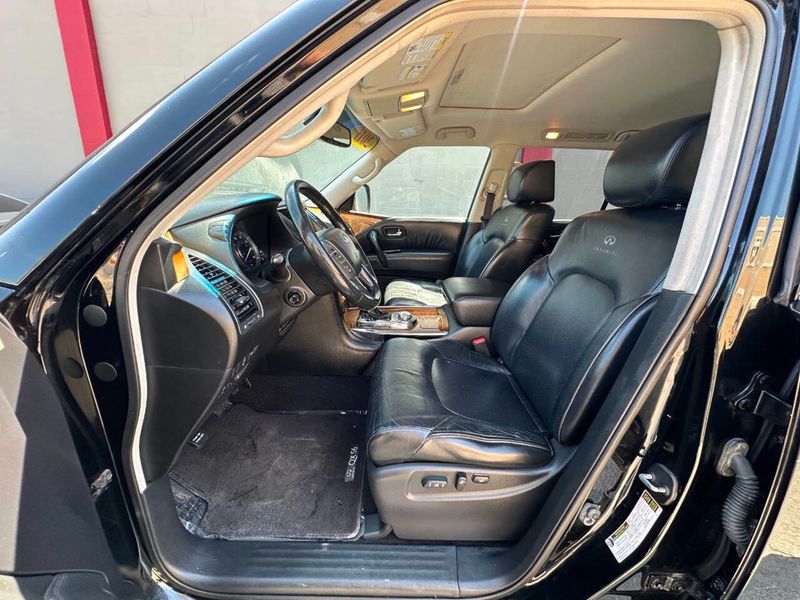 2011 INFINITI QX56 4WD 4dr 8-passenger - 22873757 - 17