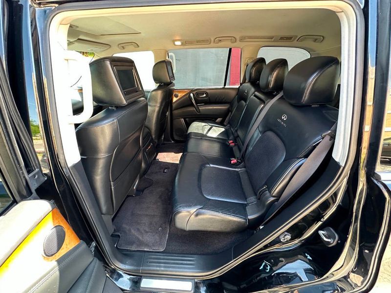 2011 INFINITI QX56 4WD 4dr 8-passenger - 22873757 - 22