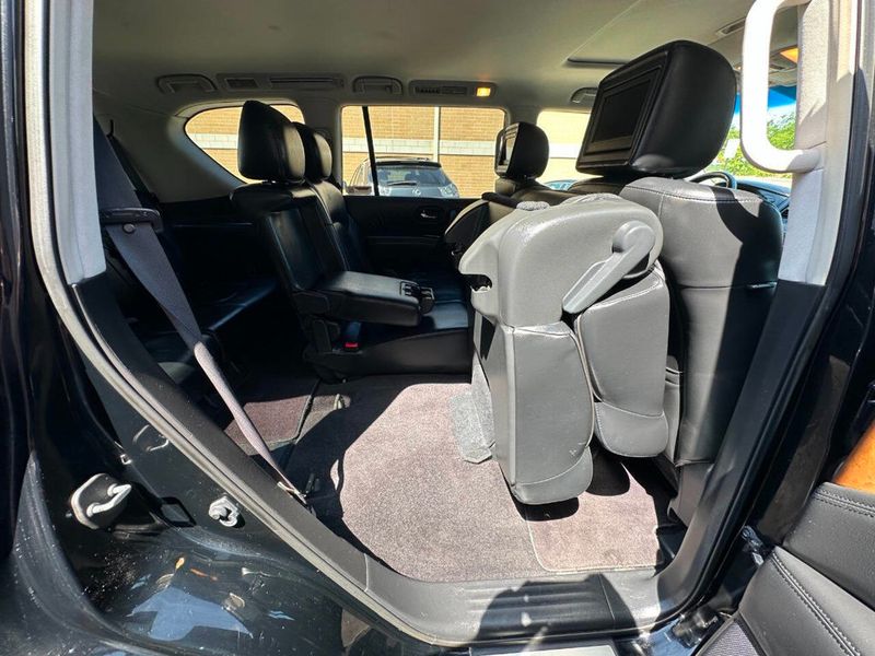 2011 INFINITI QX56 4WD 4dr 8-passenger - 22873757 - 26