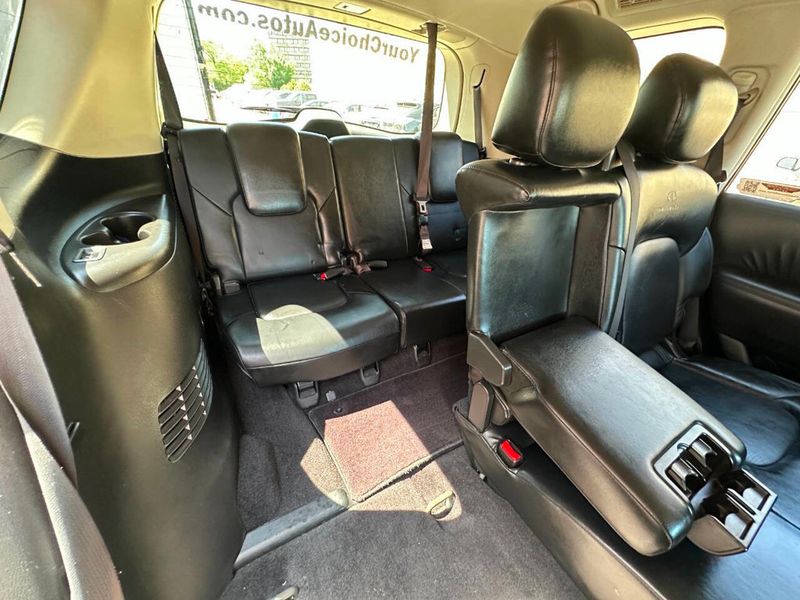 2011 INFINITI QX56 4WD 4dr 8-passenger - 22873757 - 27