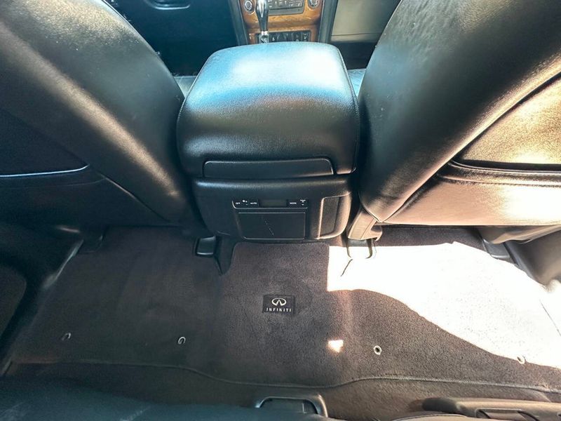 2011 INFINITI QX56 4WD 4dr 8-passenger - 22873757 - 28