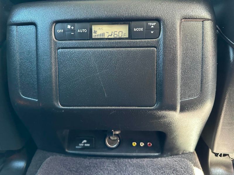 2011 INFINITI QX56 4WD 4dr 8-passenger - 22873757 - 29