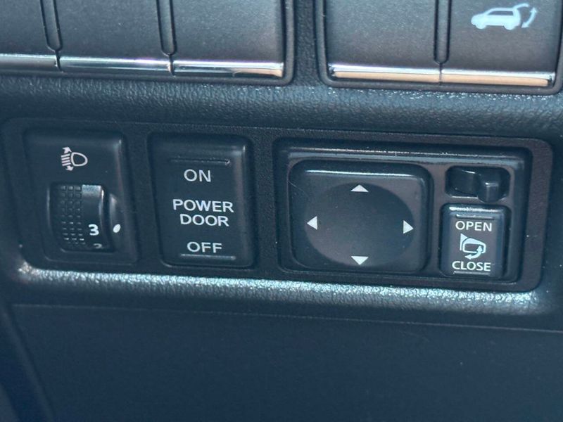 2011 INFINITI QX56 4WD 4dr 8-passenger - 22873757 - 41