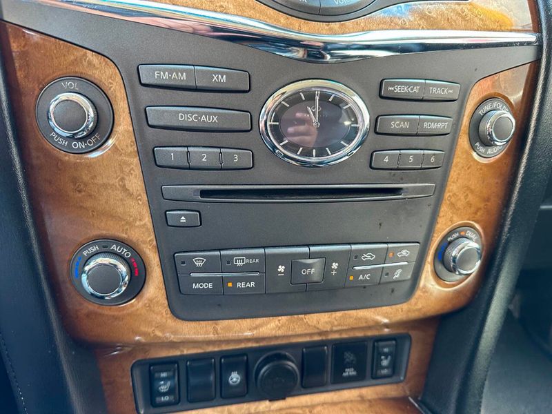 2011 INFINITI QX56 4WD 4dr 8-passenger - 22873757 - 50