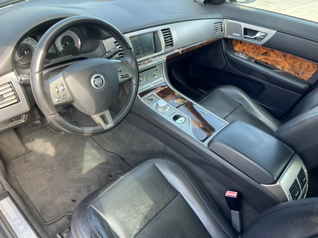2011 Jaguar XF 4dr Sedan Premium - 23008438 - 12