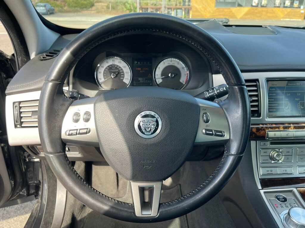 2011 Jaguar XF 4dr Sedan Premium - 23008438 - 18